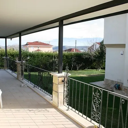 Villa 2 *